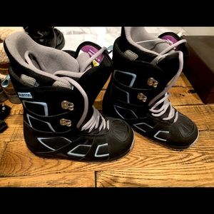 Burton ladies snowboarding boots